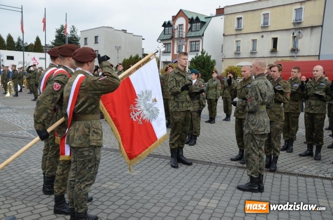 Zdjęcie w galerii na portalu naszwodzislaw.com: Uczniowie klasy mundurowej ślubowali na rydułtowskim rynku wiadomości z regionu
