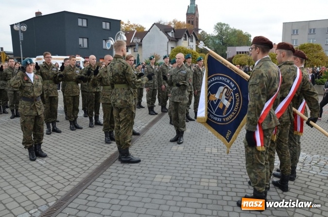 Zdjęcie w galerii na portalu naszwodzislaw.com: Uczniowie klasy mundurowej ślubowali na rydułtowskim rynku wiadomości z regionu