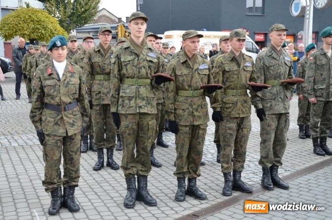 Zdjęcie w galerii na portalu naszwodzislaw.com: Uczniowie klasy mundurowej ślubowali na rydułtowskim rynku wiadomości z regionu
