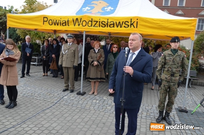 Zdjęcie w galerii na portalu naszwodzislaw.com: Uczniowie klasy mundurowej ślubowali na rydułtowskim rynku wiadomości z regionu