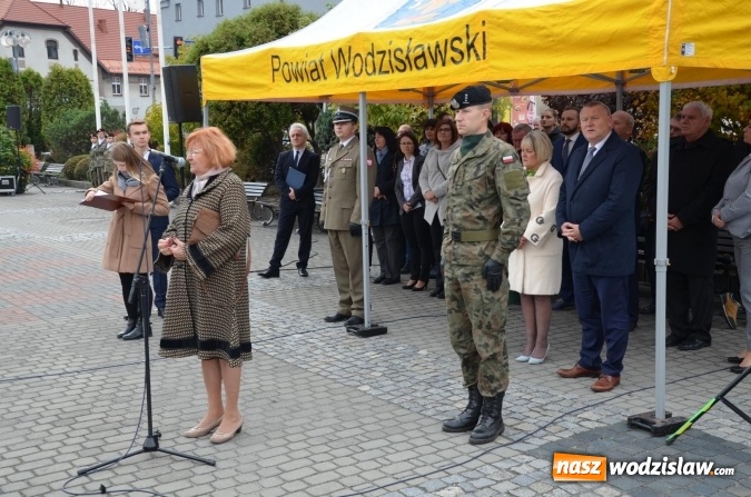 Zdjęcie w galerii na portalu naszwodzislaw.com: Uczniowie klasy mundurowej ślubowali na rydułtowskim rynku wiadomości z regionu