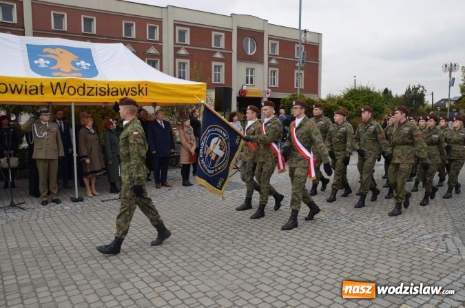 Zdjęcie w galerii na portalu naszwodzislaw.com: Uczniowie klasy mundurowej ślubowali na rydułtowskim rynku wiadomości z regionu