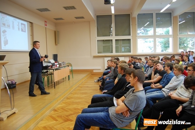 Zdjęcie w galerii na portalu naszwodzislaw.com: Debata o przemyśle elektrotechnicznym w wodzisławskim CKZiU wiadomości z regionu