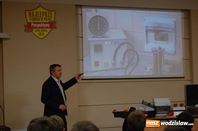 Zdjęcie w galerii na portalu naszwodzislaw.com: Debata o przemyśle elektrotechnicznym w wodzisławskim CKZiU wiadomości z regionu