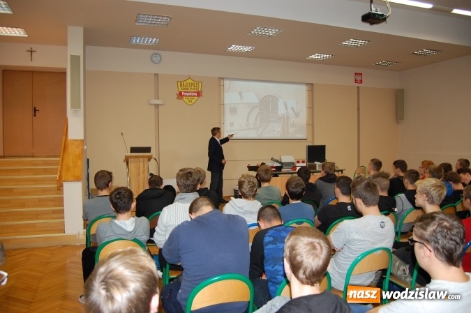 Zdjęcie w galerii na portalu naszwodzislaw.com: Debata o przemyśle elektrotechnicznym w wodzisławskim CKZiU wiadomości z regionu