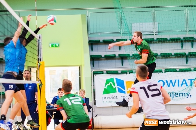 Zdjęcie w galerii na portalu naszwodzislaw.com: Nierówna forma AZS Rafako. Górnik Radlin zwycięski wiadomości z regionu