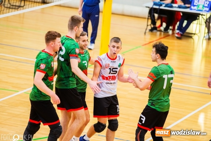 Zdjęcie w galerii na portalu naszwodzislaw.com: Nierówna forma AZS Rafako. Górnik Radlin zwycięski wiadomości z regionu