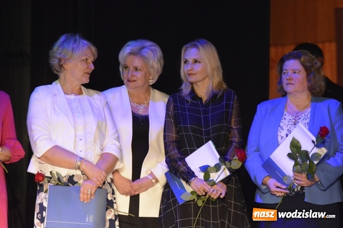 Zdjęcie w galerii na portalu naszwodzislaw.com: Pracownicy wodzisławskiej oświaty wyróżnieni wiadomości z regionu