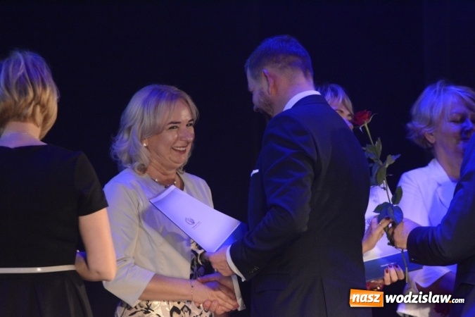 Zdjęcie w galerii na portalu naszwodzislaw.com: Pracownicy wodzisławskiej oświaty wyróżnieni wiadomości z regionu