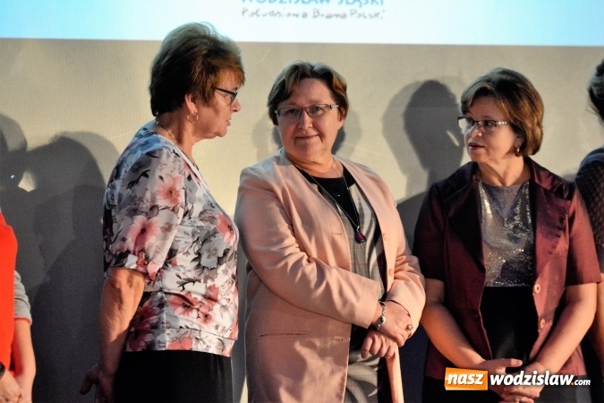 Zdjęcie w galerii na portalu naszwodzislaw.com: Pracownicy wodzisławskiej oświaty wyróżnieni wiadomości z regionu
