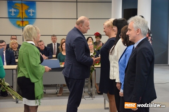 Zdjęcie w galerii na portalu naszwodzislaw.com: W powiecie obchodzono Dzień Nauczyciela wiadomości z regionu