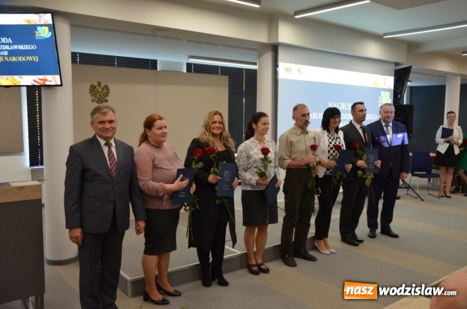 Zdjęcie w galerii na portalu naszwodzislaw.com: W powiecie obchodzono Dzień Nauczyciela wiadomości z regionu