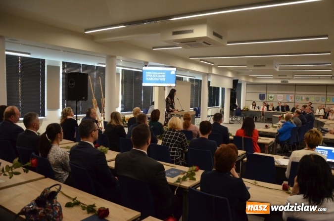Zdjęcie w galerii na portalu naszwodzislaw.com: W powiecie obchodzono Dzień Nauczyciela wiadomości z regionu