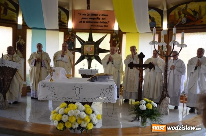 Zdjęcie w galerii na portalu naszwodzislaw.com: Od dziesięciu lat DPS w Gorzycach nosi imię Papieża Jana Pawła II wiadomości z regionu