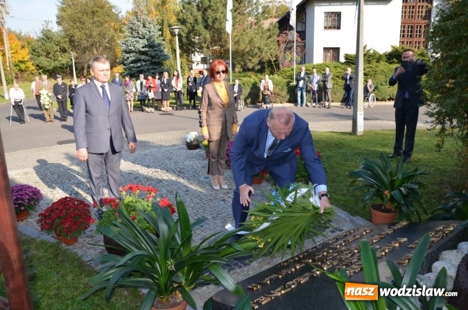 Zdjęcie w galerii na portalu naszwodzislaw.com: Od dziesięciu lat DPS w Gorzycach nosi imię Papieża Jana Pawła II wiadomości z regionu
