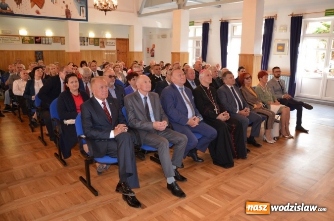 Zdjęcie w galerii na portalu naszwodzislaw.com: Od dziesięciu lat DPS w Gorzycach nosi imię Papieża Jana Pawła II wiadomości z regionu