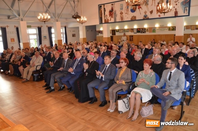 Zdjęcie w galerii na portalu naszwodzislaw.com: Od dziesięciu lat DPS w Gorzycach nosi imię Papieża Jana Pawła II wiadomości z regionu