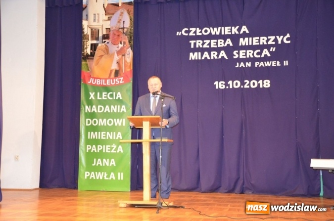 Zdjęcie w galerii na portalu naszwodzislaw.com: Od dziesięciu lat DPS w Gorzycach nosi imię Papieża Jana Pawła II wiadomości z regionu