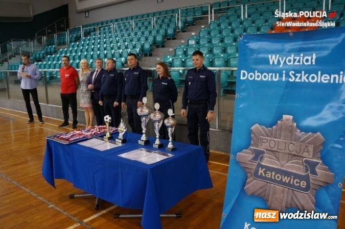 Zdjęcie w galerii na portalu naszwodzislaw.com: Policjanci z KPP Wodzisław na podium wojewódzkich mistrzostw policji w piłce halowej wiadomości z regionu