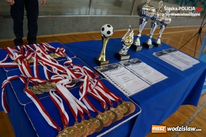 Zdjęcie w galerii na portalu naszwodzislaw.com: Policjanci z KPP Wodzisław na podium wojewódzkich mistrzostw policji w piłce halowej wiadomości z regionu