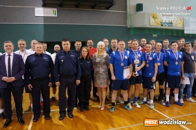 Zdjęcie w galerii na portalu naszwodzislaw.com: Policjanci z KPP Wodzisław na podium wojewódzkich mistrzostw policji w piłce halowej wiadomości z regionu