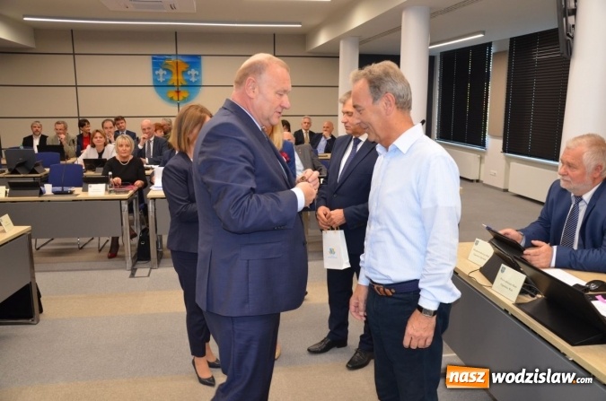 Zdjęcie w galerii na portalu naszwodzislaw.com: Uhonorowano zasłużonych pracowników ochrony zdrowia wiadomości z regionu