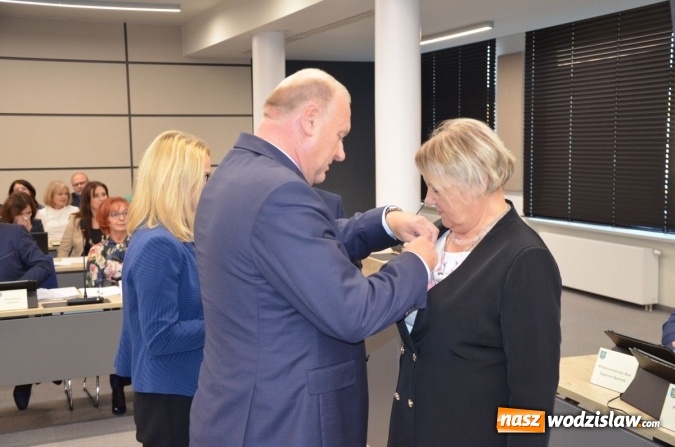 Zdjęcie w galerii na portalu naszwodzislaw.com: Uhonorowano zasłużonych pracowników ochrony zdrowia wiadomości z regionu