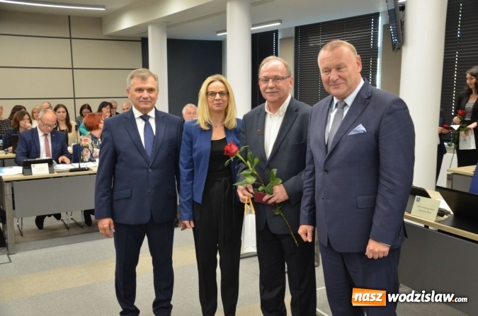Zdjęcie w galerii na portalu naszwodzislaw.com: Uhonorowano zasłużonych pracowników ochrony zdrowia wiadomości z regionu