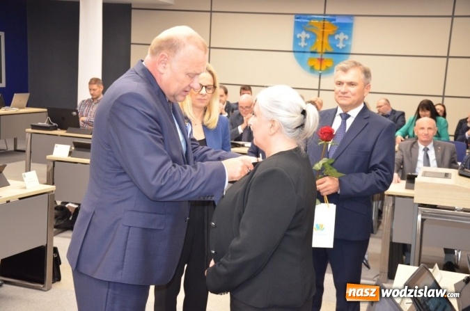 Zdjęcie w galerii na portalu naszwodzislaw.com: Uhonorowano zasłużonych pracowników ochrony zdrowia wiadomości z regionu