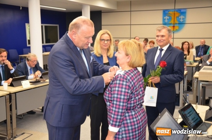 Zdjęcie w galerii na portalu naszwodzislaw.com: Uhonorowano zasłużonych pracowników ochrony zdrowia wiadomości z regionu