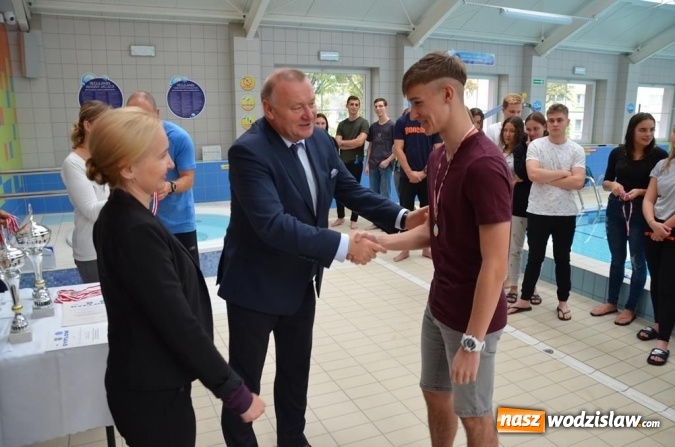 Zdjęcie w galerii na portalu naszwodzislaw.com: Zawody pływackie o Puchar Starosty na Mancie wiadomości z regionu