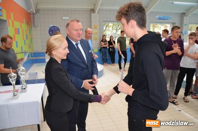 Zdjęcie w galerii na portalu naszwodzislaw.com: Zawody pływackie o Puchar Starosty na Mancie wiadomości z regionu