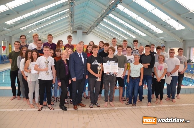Zdjęcie w galerii na portalu naszwodzislaw.com: Zawody pływackie o Puchar Starosty na Mancie wiadomości z regionu