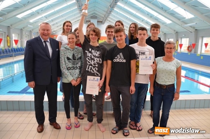 Zdjęcie w galerii na portalu naszwodzislaw.com: Zawody pływackie o Puchar Starosty na Mancie wiadomości z regionu