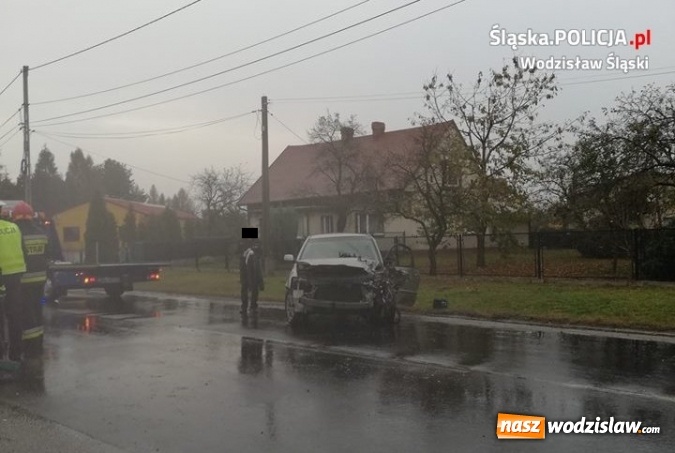 Zdjęcie w galerii na portalu naszwodzislaw.com: Czołowe zderzenie na Wodzisławskiej w Mszanie. Trzy osoby trafiły do szpitala wiadomości z regionu