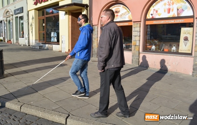 Zdjęcie w galerii na portalu naszwodzislaw.com: Trzeba dbać o potrzeby niewidomych. Happening na wodzisławskim rynku wiadomości z regionu