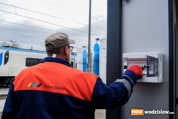 Zdjęcie w galerii na portalu naszwodzislaw.com: Koleje Śląskie z nową myjką automatyczną  wiadomości z regionu