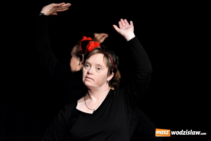 Zdjęcie w galerii na portalu naszwodzislaw.com: Ogrom wzruszeń na Para buch, teatr w ruch w WCK wiadomości z regionu