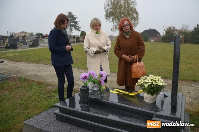 Zdjęcie w galerii na portalu naszwodzislaw.com: Zarząd powiatu uczcił pamięć zmarłych samorządowców wiadomości z regionu
