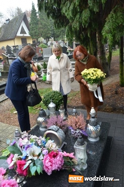 Zdjęcie w galerii na portalu naszwodzislaw.com: Zarząd powiatu uczcił pamięć zmarłych samorządowców wiadomości z regionu