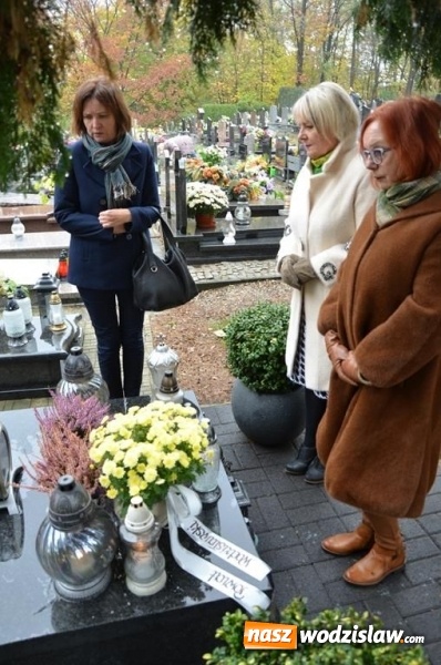 Zdjęcie w galerii na portalu naszwodzislaw.com: Zarząd powiatu uczcił pamięć zmarłych samorządowców wiadomości z regionu