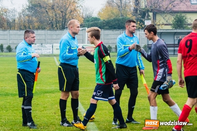 Zdjęcie w galerii na portalu naszwodzislaw.com: A klasa. Totalna demolka w Tworkowie wiadomości z regionu