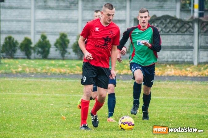 Zdjęcie w galerii na portalu naszwodzislaw.com: A klasa. Totalna demolka w Tworkowie wiadomości z regionu