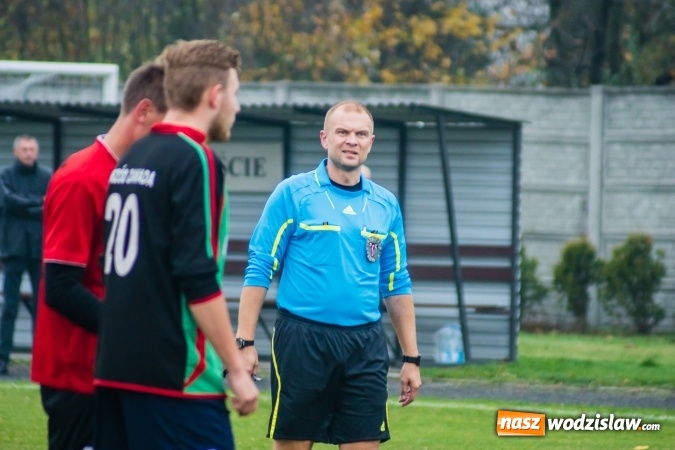 Zdjęcie w galerii na portalu naszwodzislaw.com: A klasa. Totalna demolka w Tworkowie wiadomości z regionu