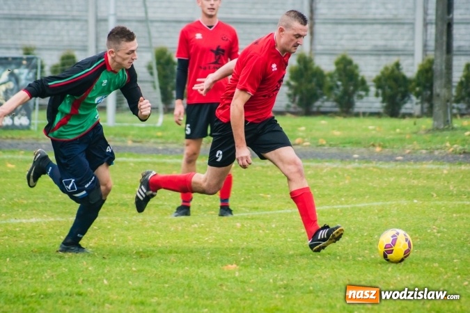 Zdjęcie w galerii na portalu naszwodzislaw.com: A klasa. Totalna demolka w Tworkowie wiadomości z regionu