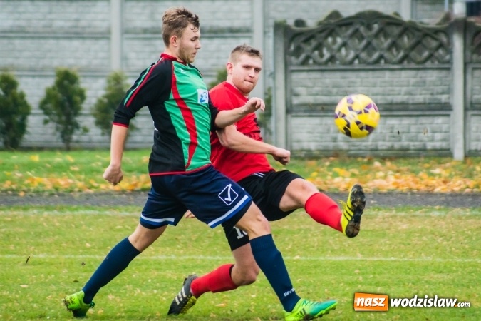 Zdjęcie w galerii na portalu naszwodzislaw.com: A klasa. Totalna demolka w Tworkowie wiadomości z regionu