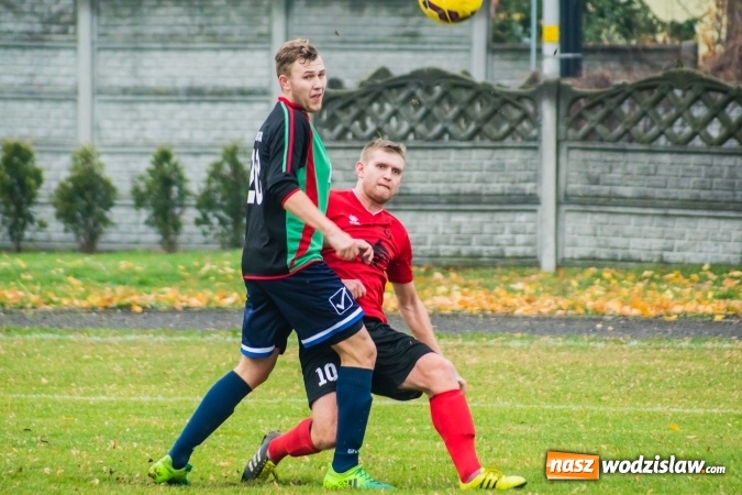 Zdjęcie w galerii na portalu naszwodzislaw.com: A klasa. Totalna demolka w Tworkowie wiadomości z regionu