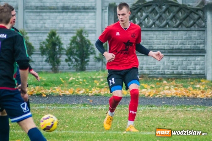 Zdjęcie w galerii na portalu naszwodzislaw.com: A klasa. Totalna demolka w Tworkowie wiadomości z regionu