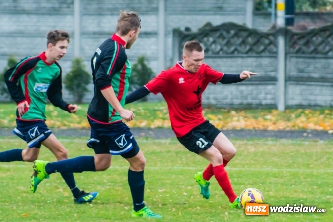 Zdjęcie w galerii na portalu naszwodzislaw.com: A klasa. Totalna demolka w Tworkowie wiadomości z regionu