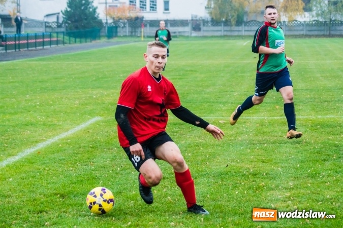 Zdjęcie w galerii na portalu naszwodzislaw.com: A klasa. Totalna demolka w Tworkowie wiadomości z regionu